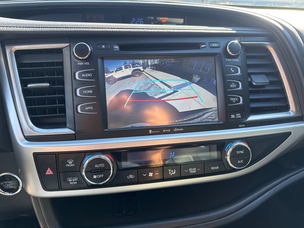 Used 2018 Toyota Highlander SE AWD/4WD image 40