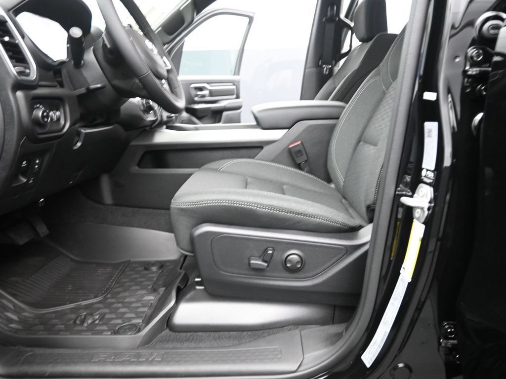New 2026 RAM 1500 Big Horn AWD/4WD image 10