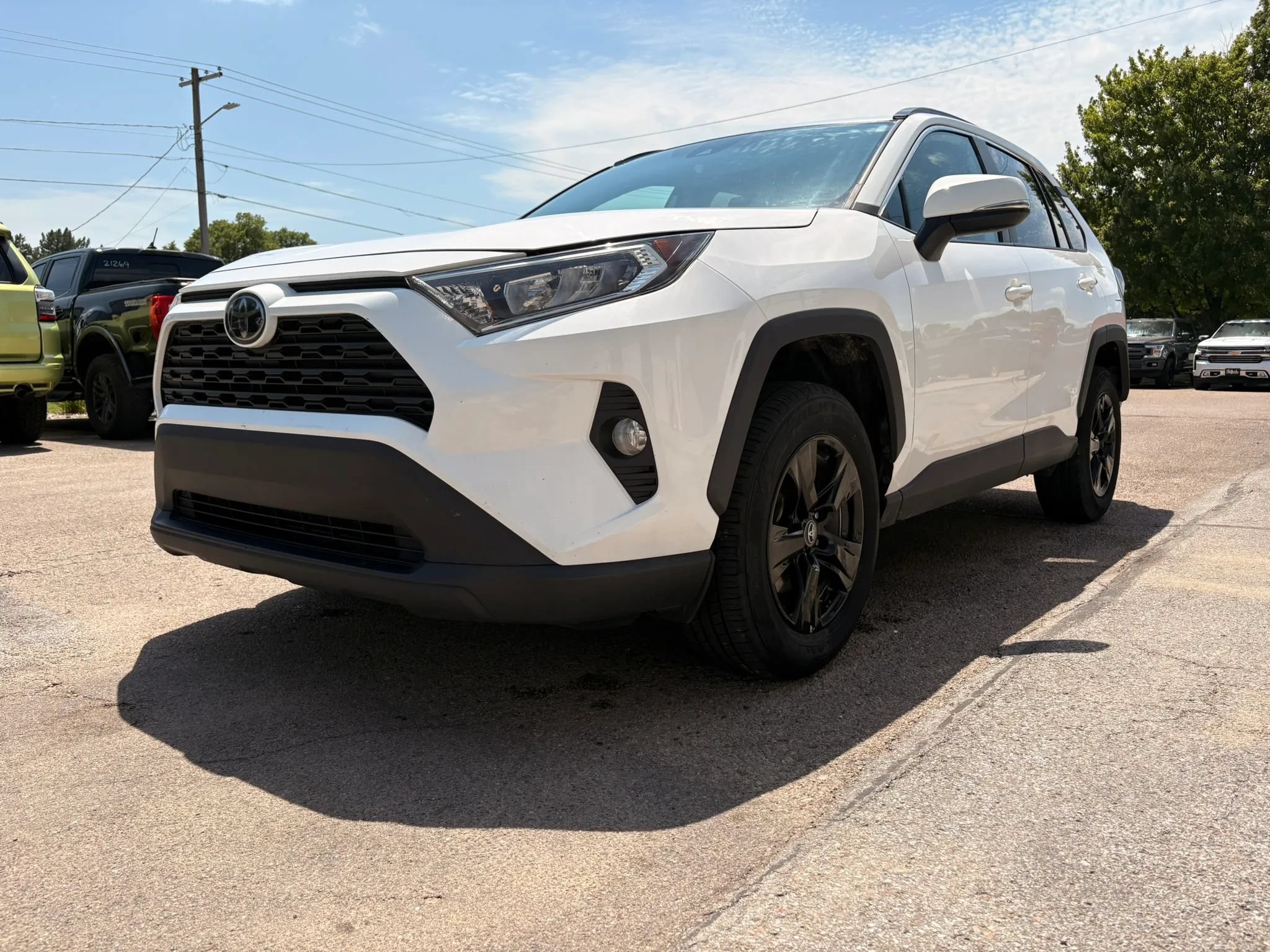 Used 2021 Toyota RAV4 XLE AWD/4WD image 4