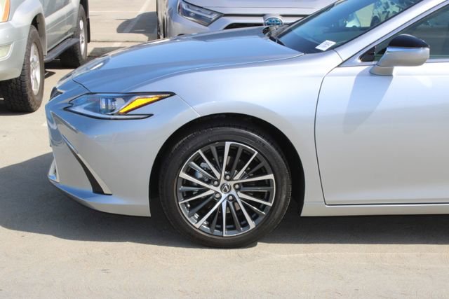 Certified 2025 Lexus ES 300h w/ Premium Package FWD image 4