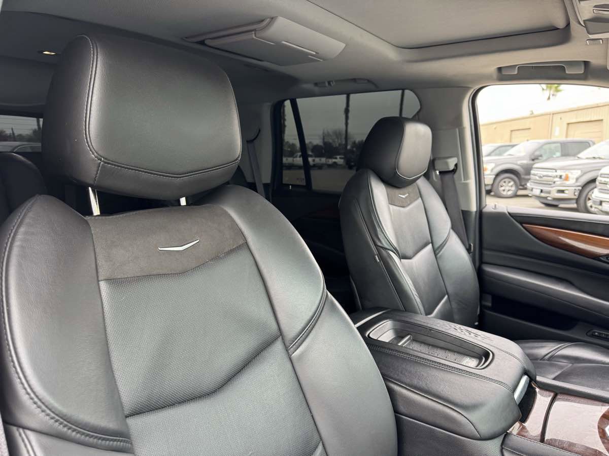 Used 2017 Cadillac Escalade Luxury image 15