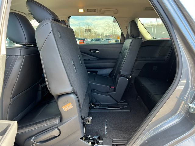New 2026 Nissan Pathfinder SL image 5