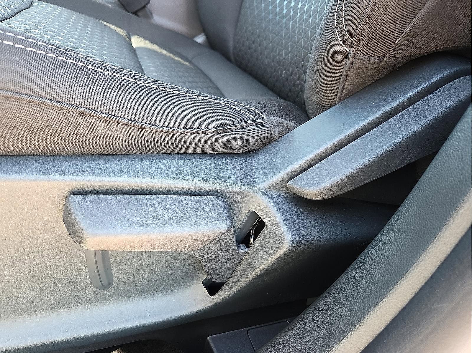 Certified 2025 Ford Escape Active image 15