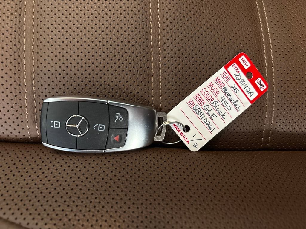 Used 2025 Mercedes-Benz GLS 450 4MATIC image 34