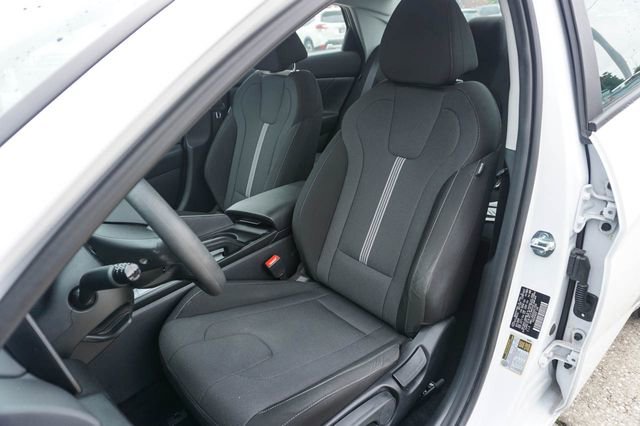Used 2025 Hyundai Elantra SE FWD image 12