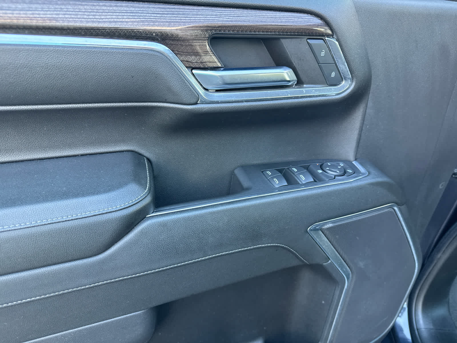 Certified 2024 Chevrolet Silverado 1500 LT AWD/4WD image 15