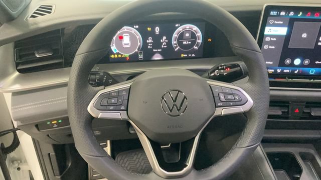 New 2026 Volkswagen Tiguan SE R-Line AWD/4WD image 16
