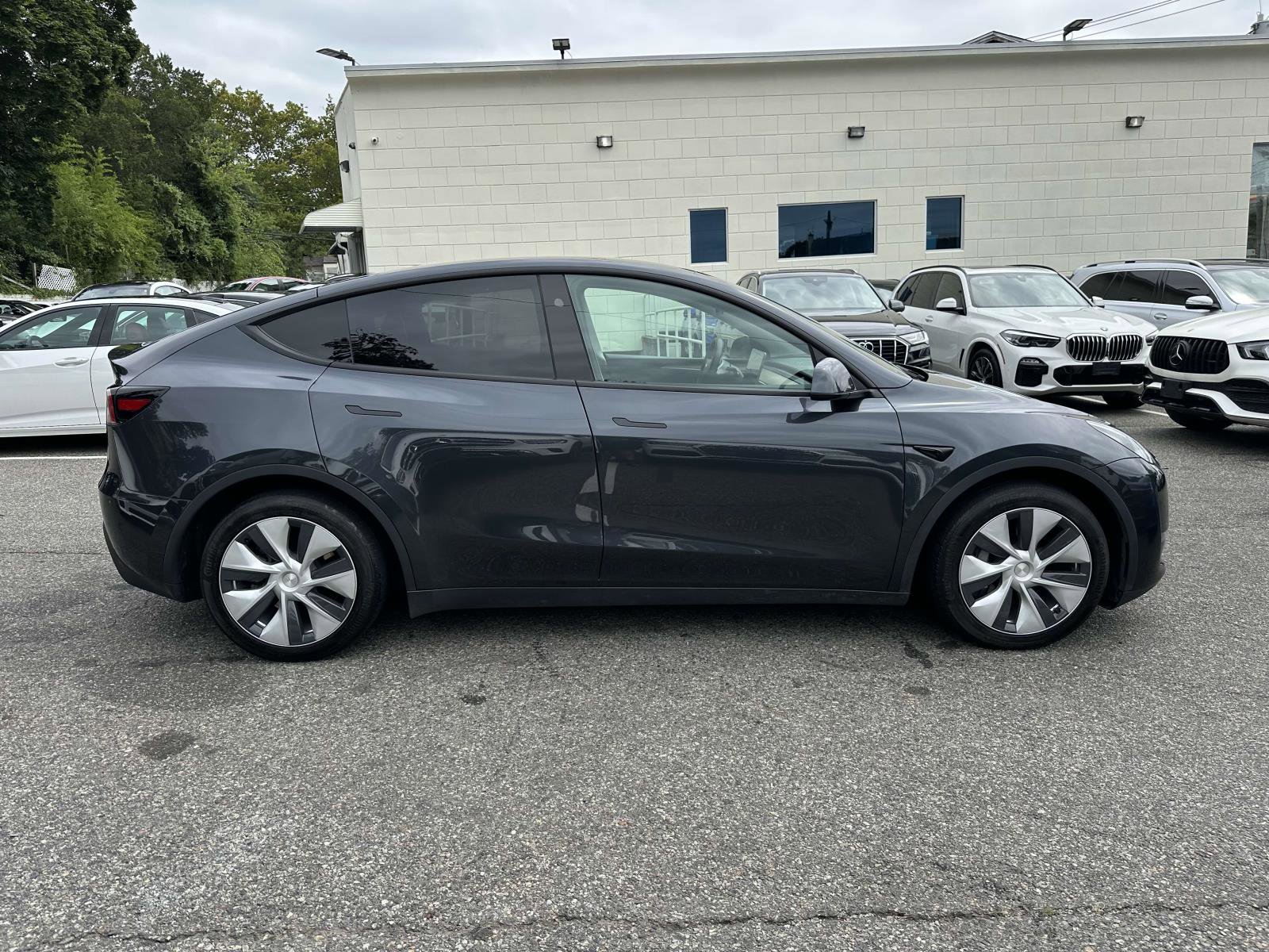 Used 2024 Tesla Model Y Long Range image 2