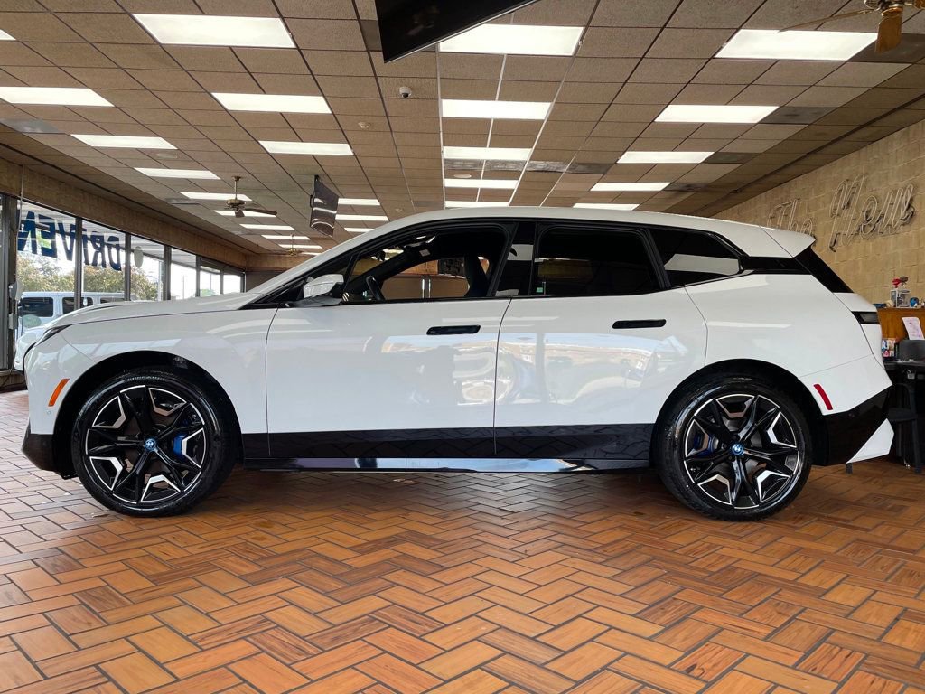 Used 2024 BMW iX xDrive50 w/ Sport Package AWD/4WD image 5