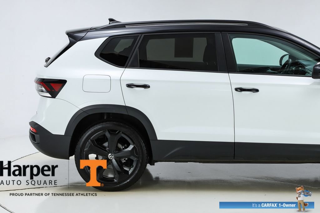 Used 2025 Volkswagen Taos SE image 11