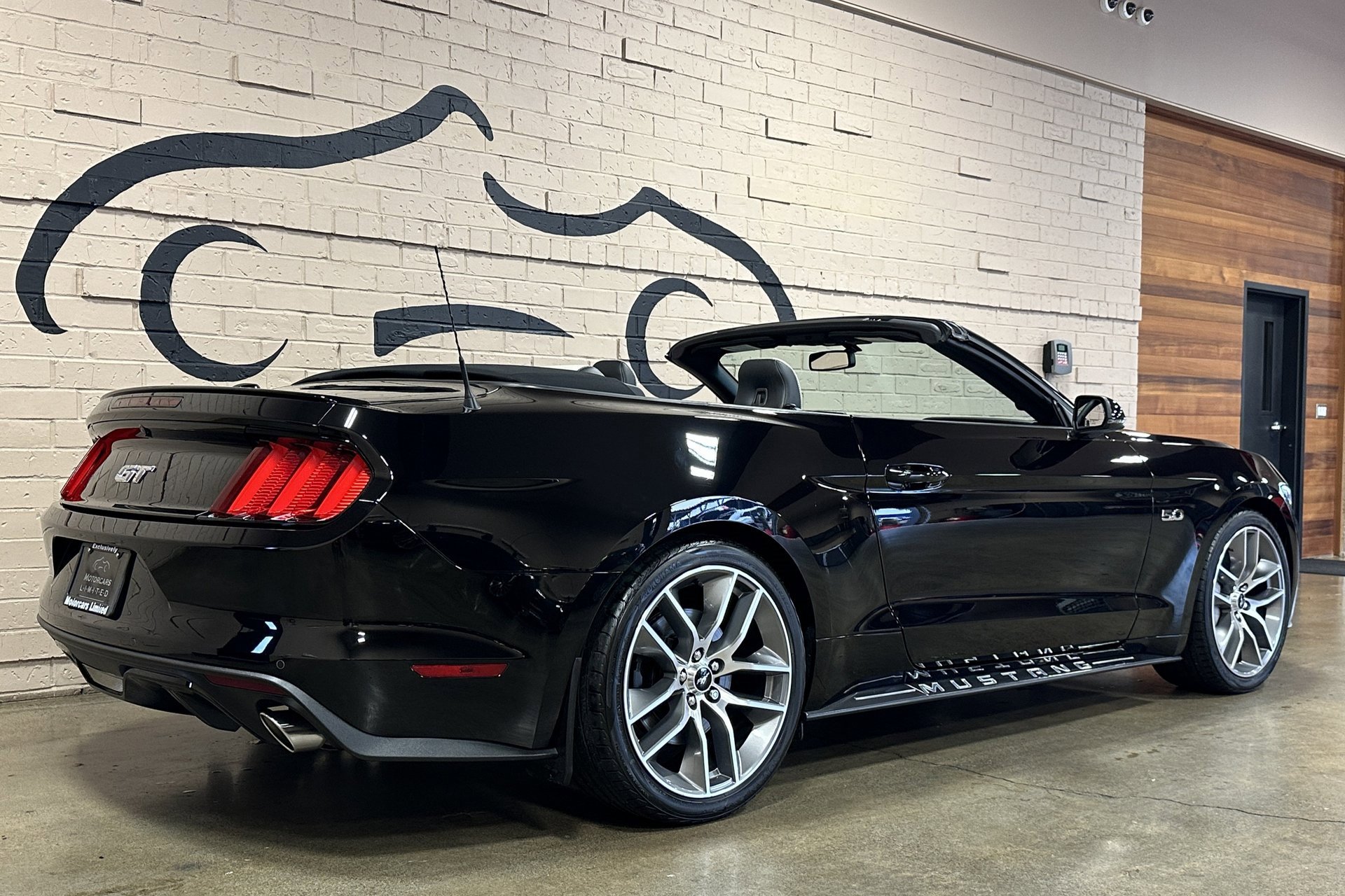 Used 2017 Ford Mustang GT Premium w/ Equipment Group 401A image 7