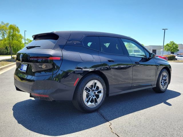 Used 2022 BMW iX xDrive50 w/ Dynamic Handling Package image 4