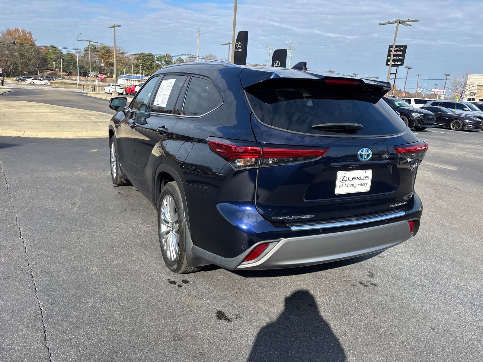 Used 2023 Toyota Highlander Platinum image 3