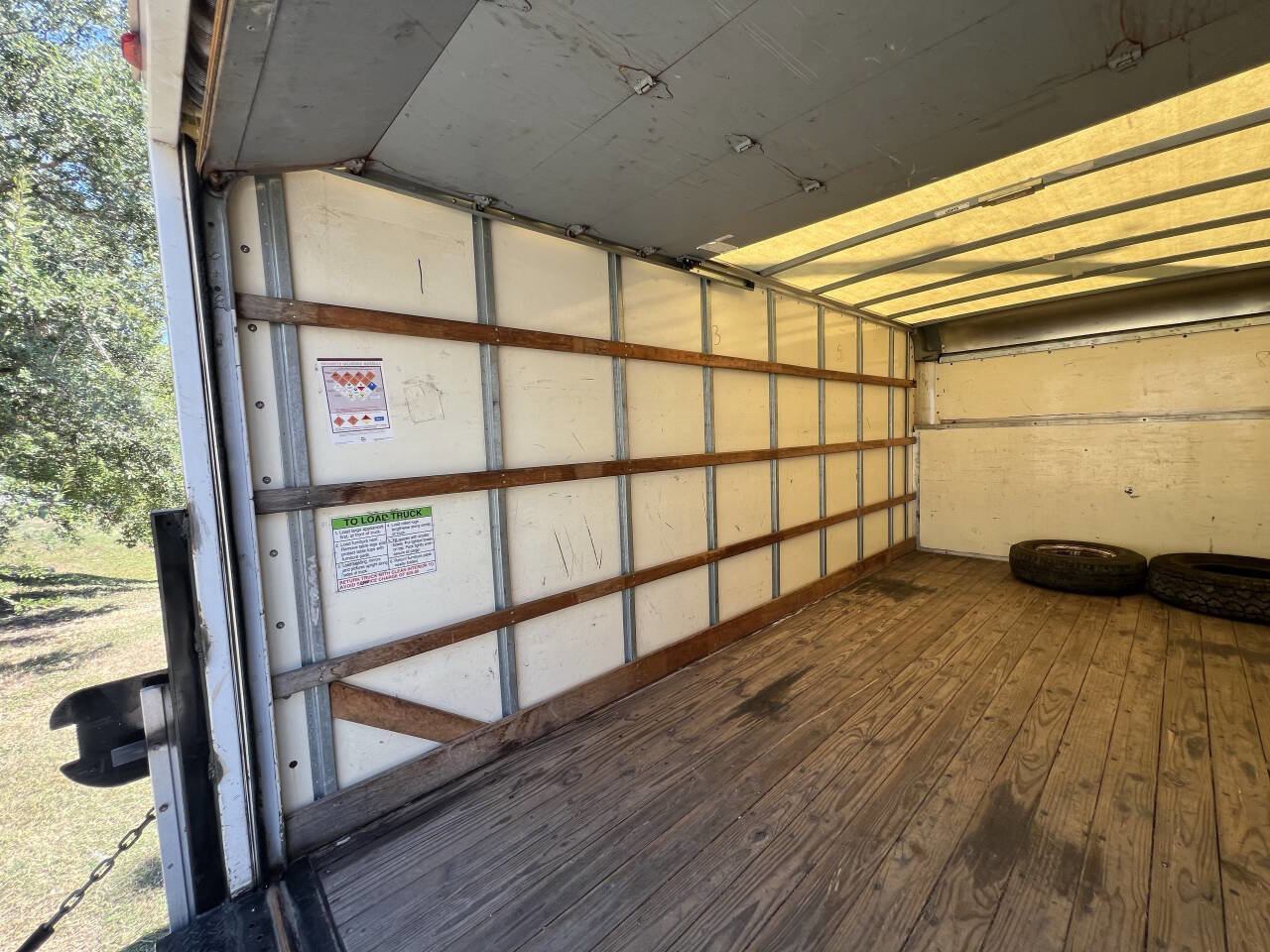 Used 2017 Ford E-350 and Econoline 350 Super Duty image 9