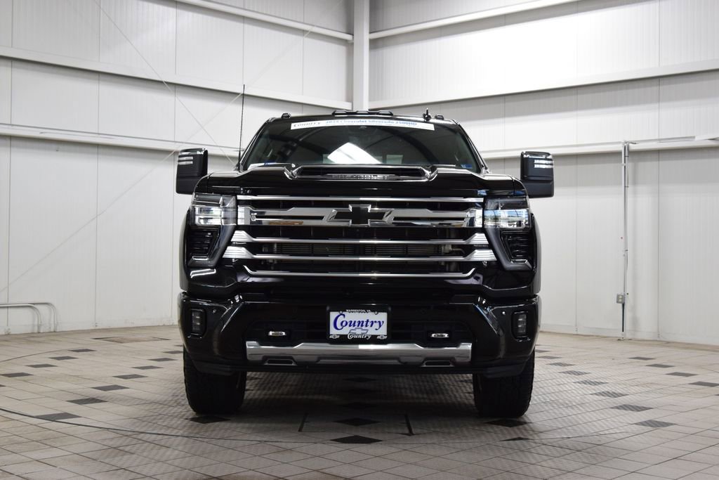 Used 2024 Chevrolet Silverado 2500 High Country w/ Technology Package AWD/4WD image 2