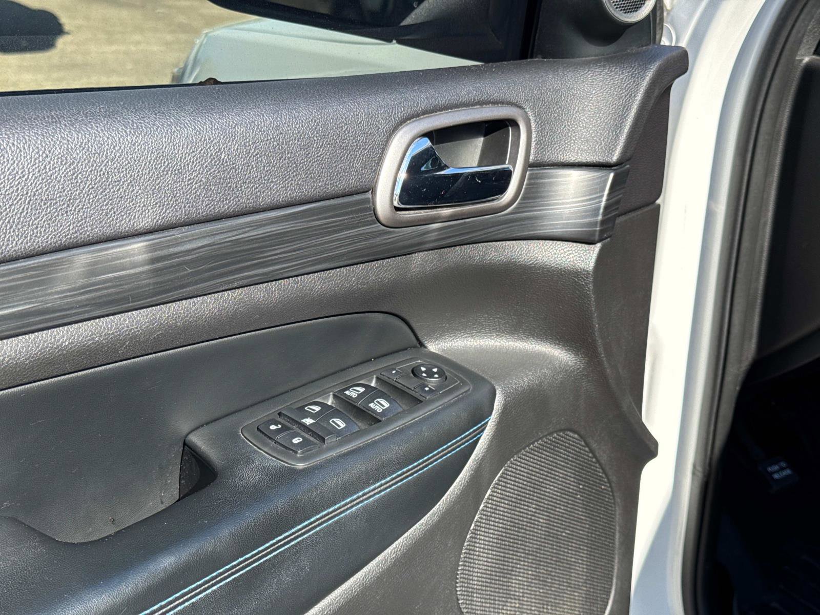 Used 2019 Jeep Grand Cherokee Laredo image 17