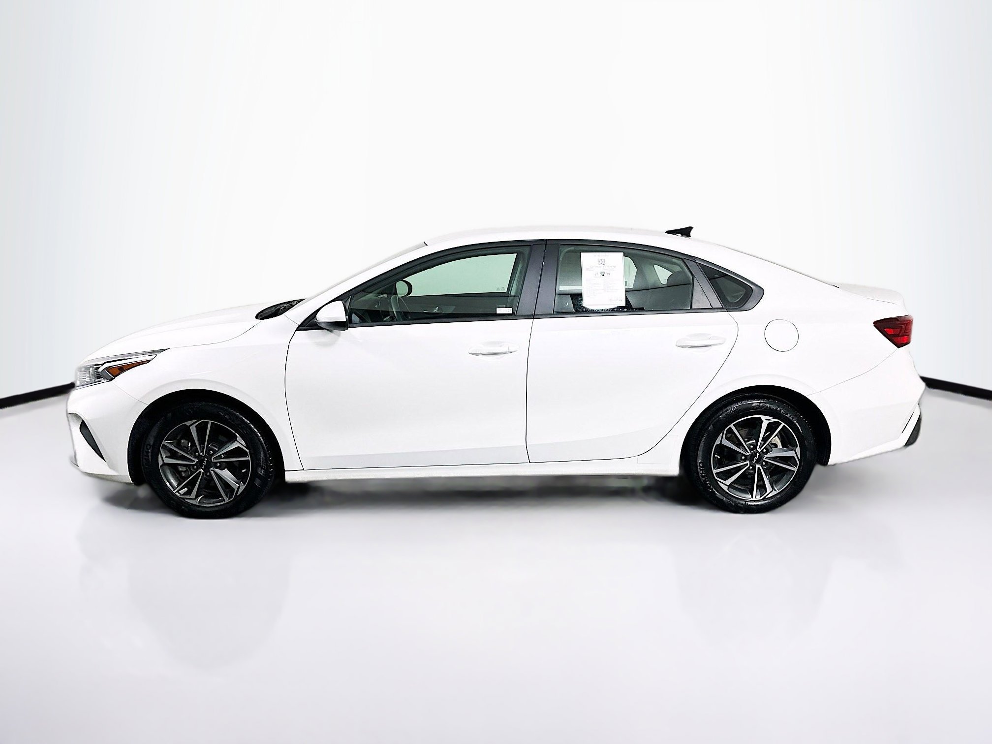 Used 2024 Kia Forte LXS image 4