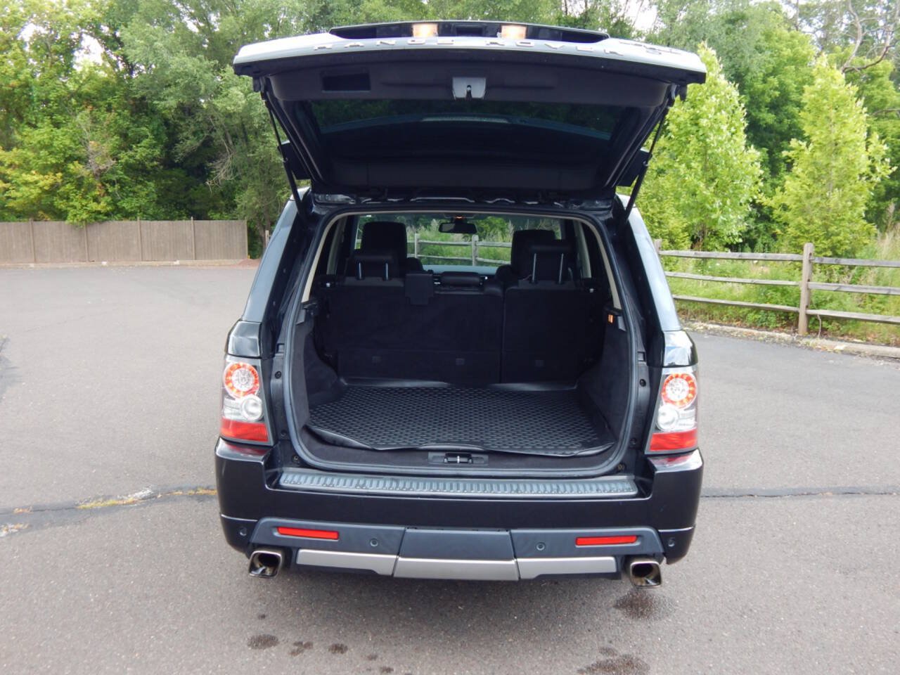 Used 2011 Land Rover Range Rover Sport HSE AWD/4WD image 19