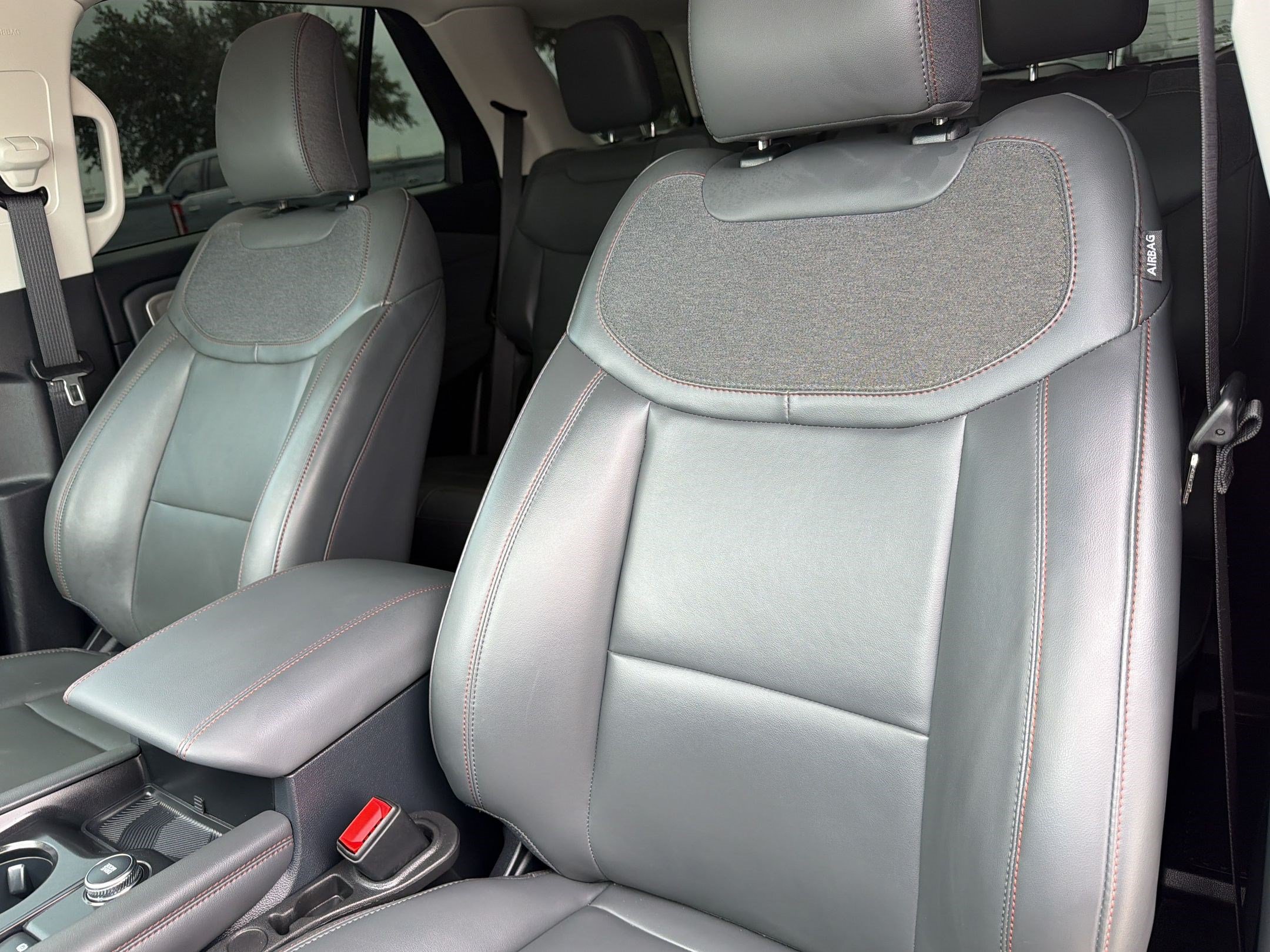 Used 2025 Ford Explorer Active w/ Active Comfort Package RWD image 26