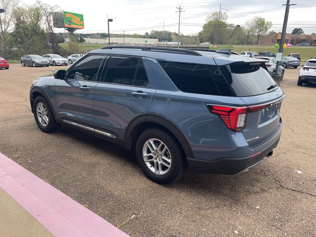 Used 2025 Ford Explorer Active w/ Active Comfort Package image 6