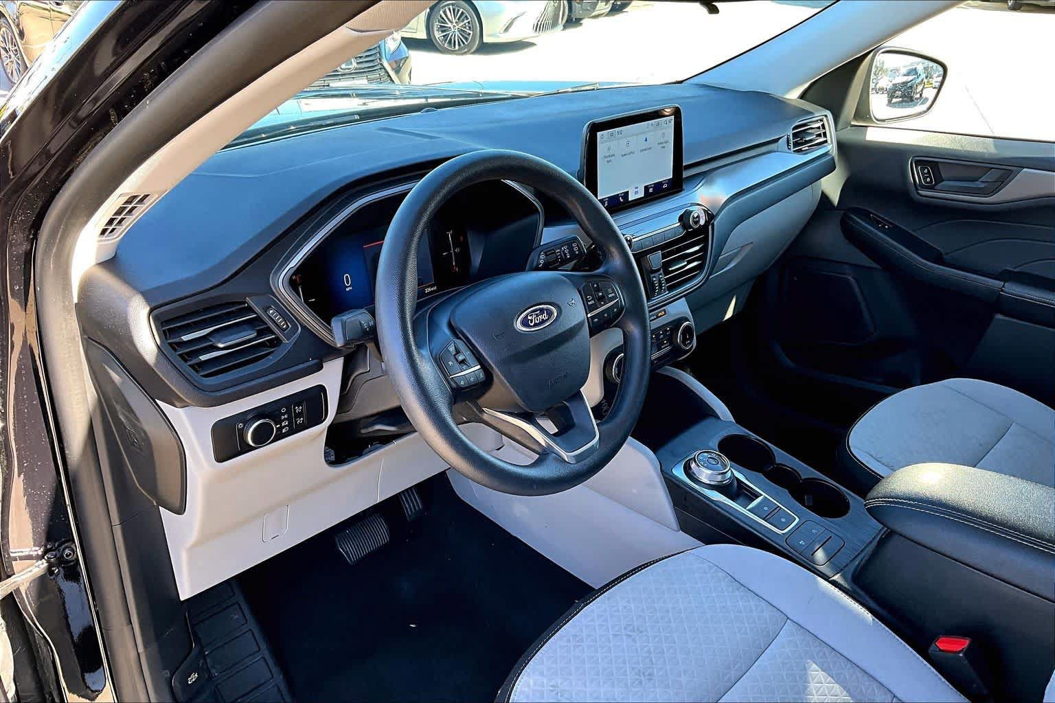 Used 2025 Ford Escape Active AWD/4WD image 32