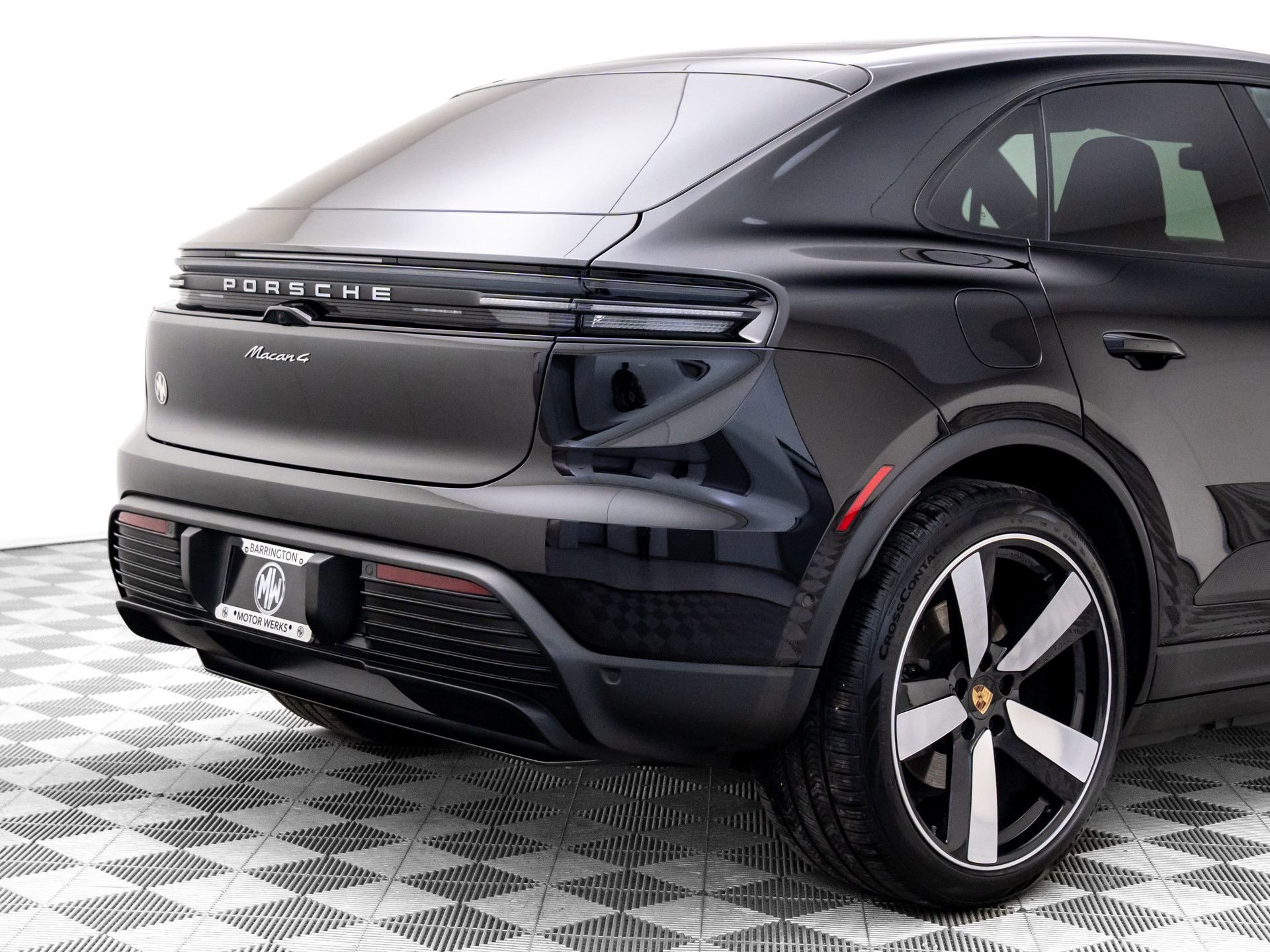 Certified 2025 Porsche Macan 4 Electric AWD/4WD image 34