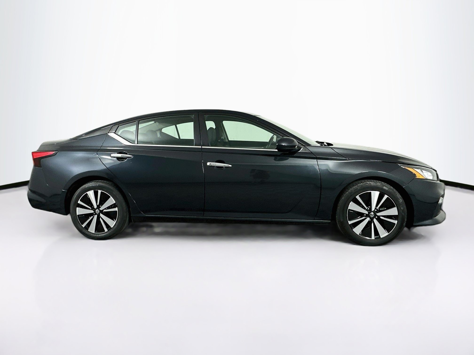 Used 2022 Nissan Altima 2.5 SV FWD image 10