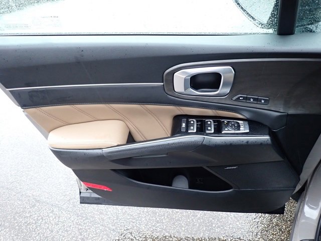 Used 2025 Kia Sorento SX Prestige w/ Olive Brown Leather Package image 18