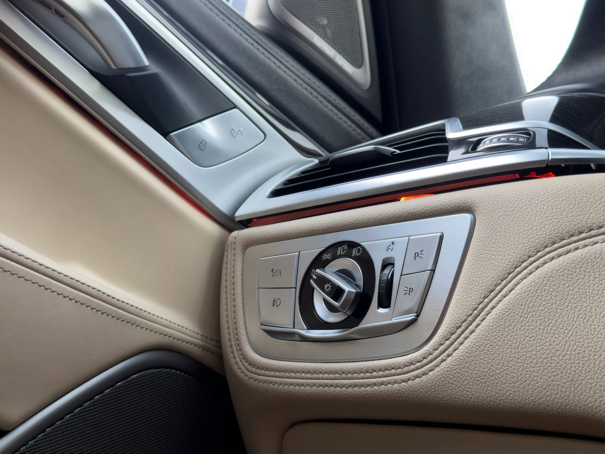 Used 2016 BMW 750Li xDrive image 31