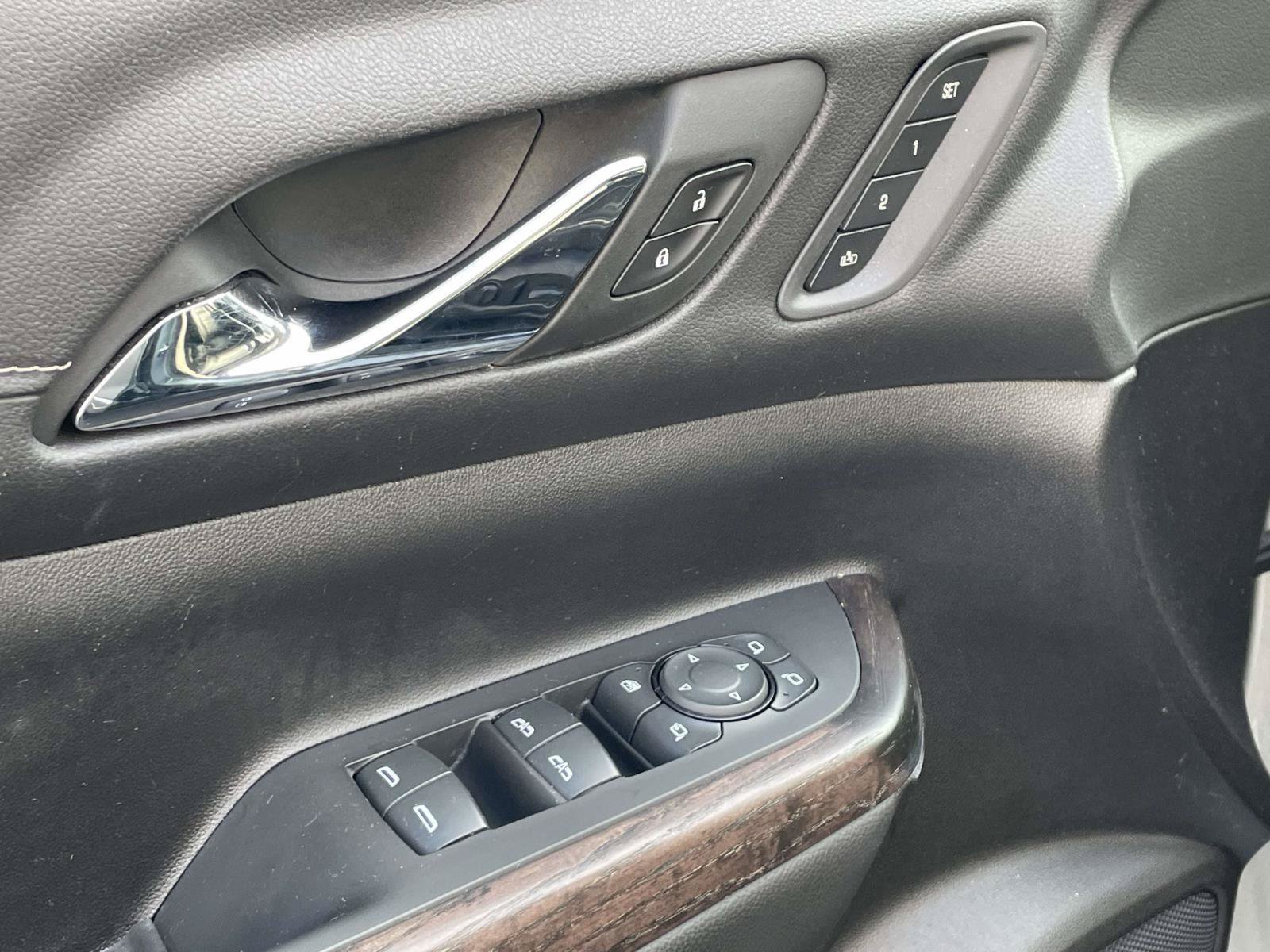 Used 2023 GMC Acadia Denali w/ Denali Technology Package FWD image 16