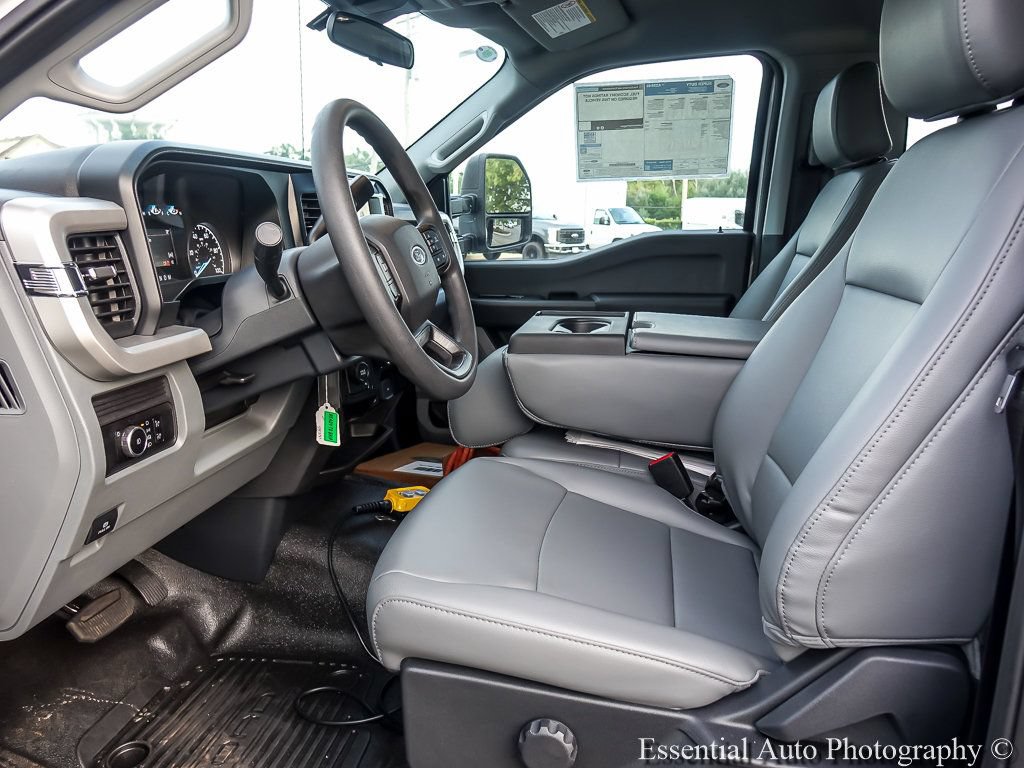 New 2026 Ford F550 4x4 Regular Cab Super Duty w/ XL Chrome Package image 8