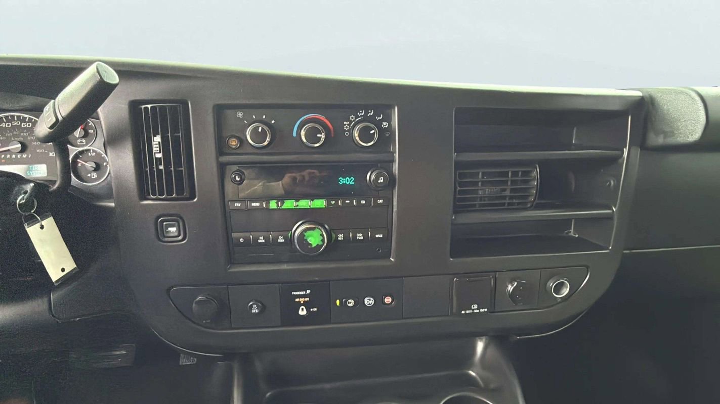 Used 2018 Chevrolet Express 3500 LT w/ LT Preferred Equipment Group RWD image 11