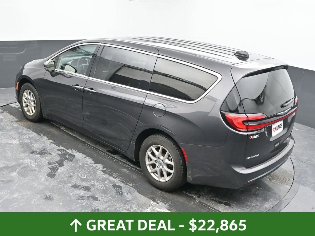 Used 2023 Chrysler Pacifica Touring-L image 64