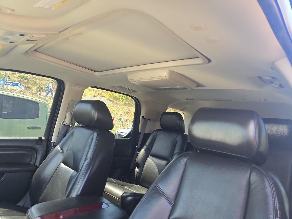 Used 2011 Cadillac Escalade Luxury AWD/4WD image 13