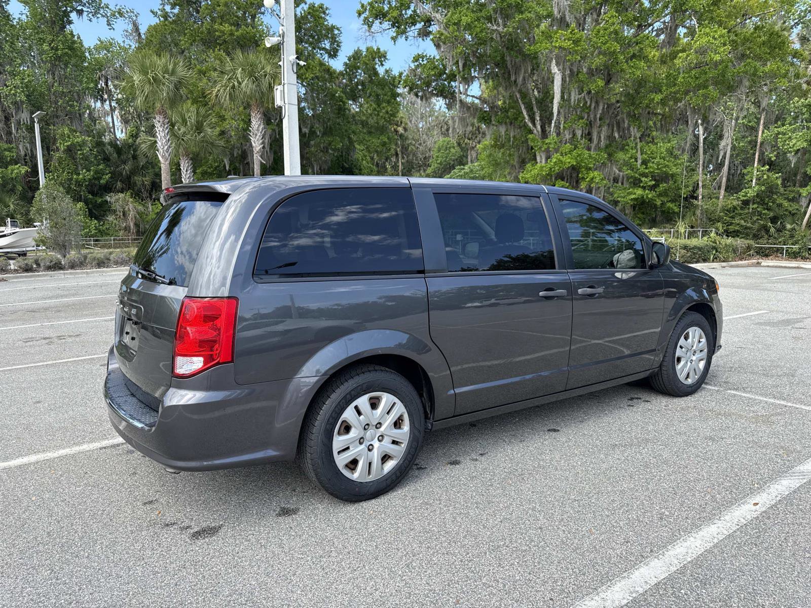 Used 2020 Dodge Grand Caravan SE w/ UConnect Hands-Free Group image 3
