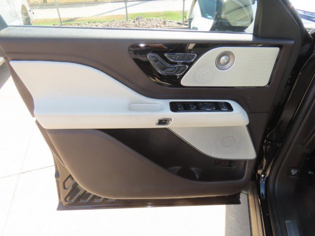 Certified 2023 Lincoln Aviator Black Label w/ Class IV Trailer Tow Package AWD/4WD image 24