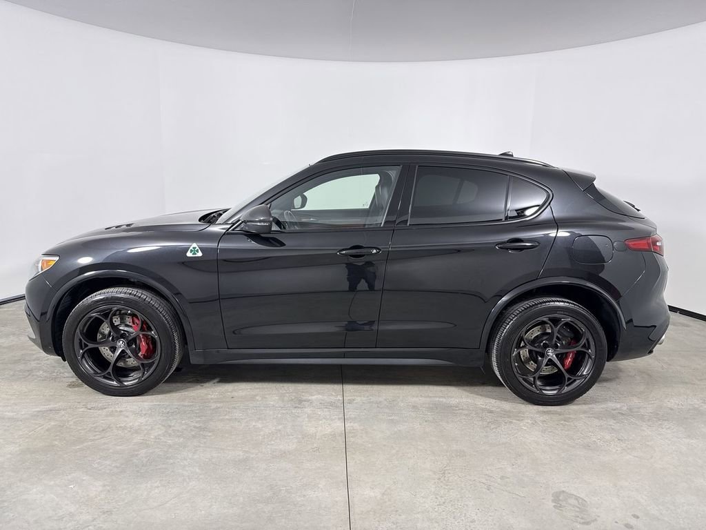 Used 2020 Alfa Romeo Stelvio Quadrifoglio image 2
