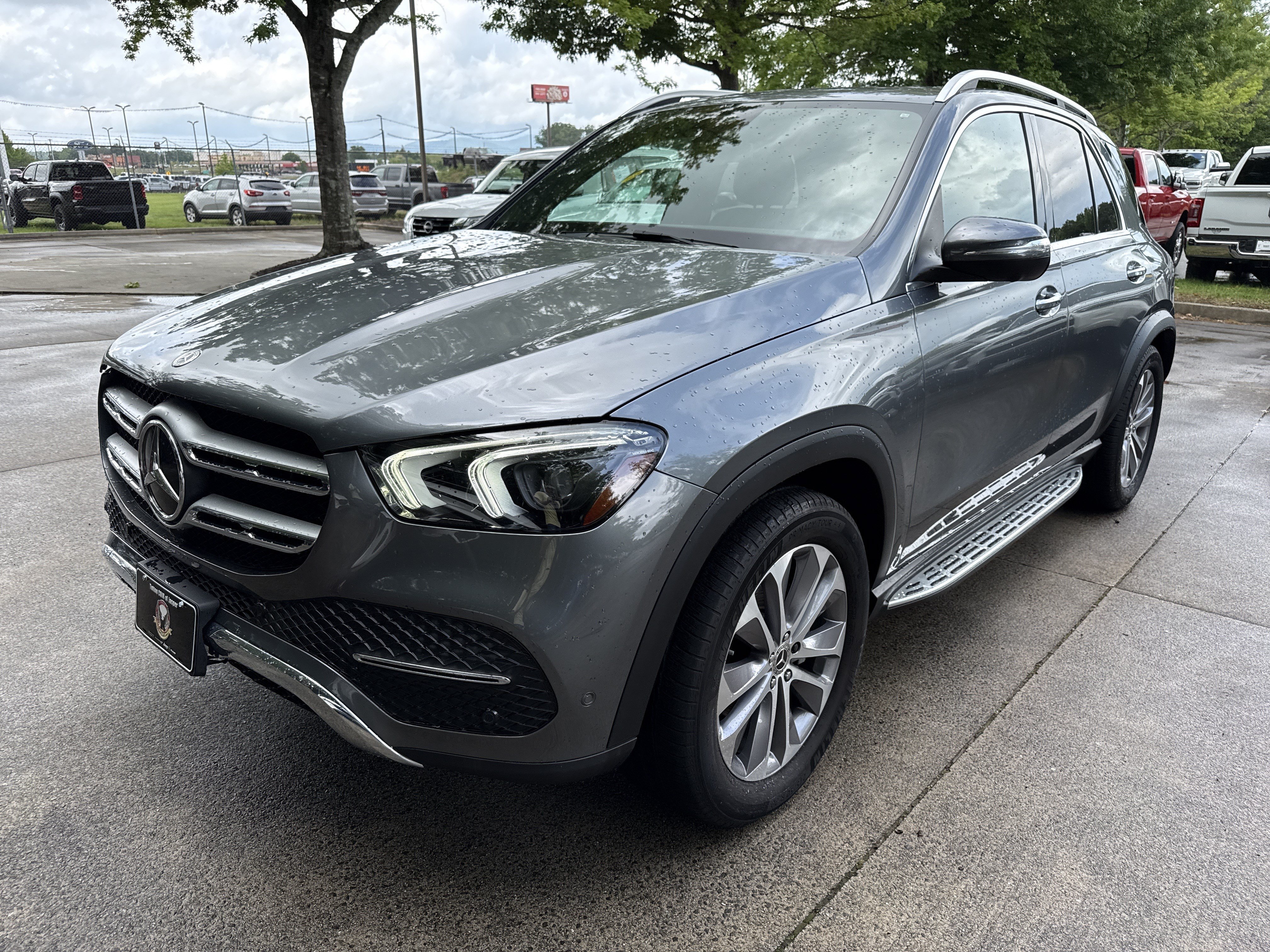 Used 2022 Mercedes-Benz GLE 350 4MATIC w/ Premium Package image 3