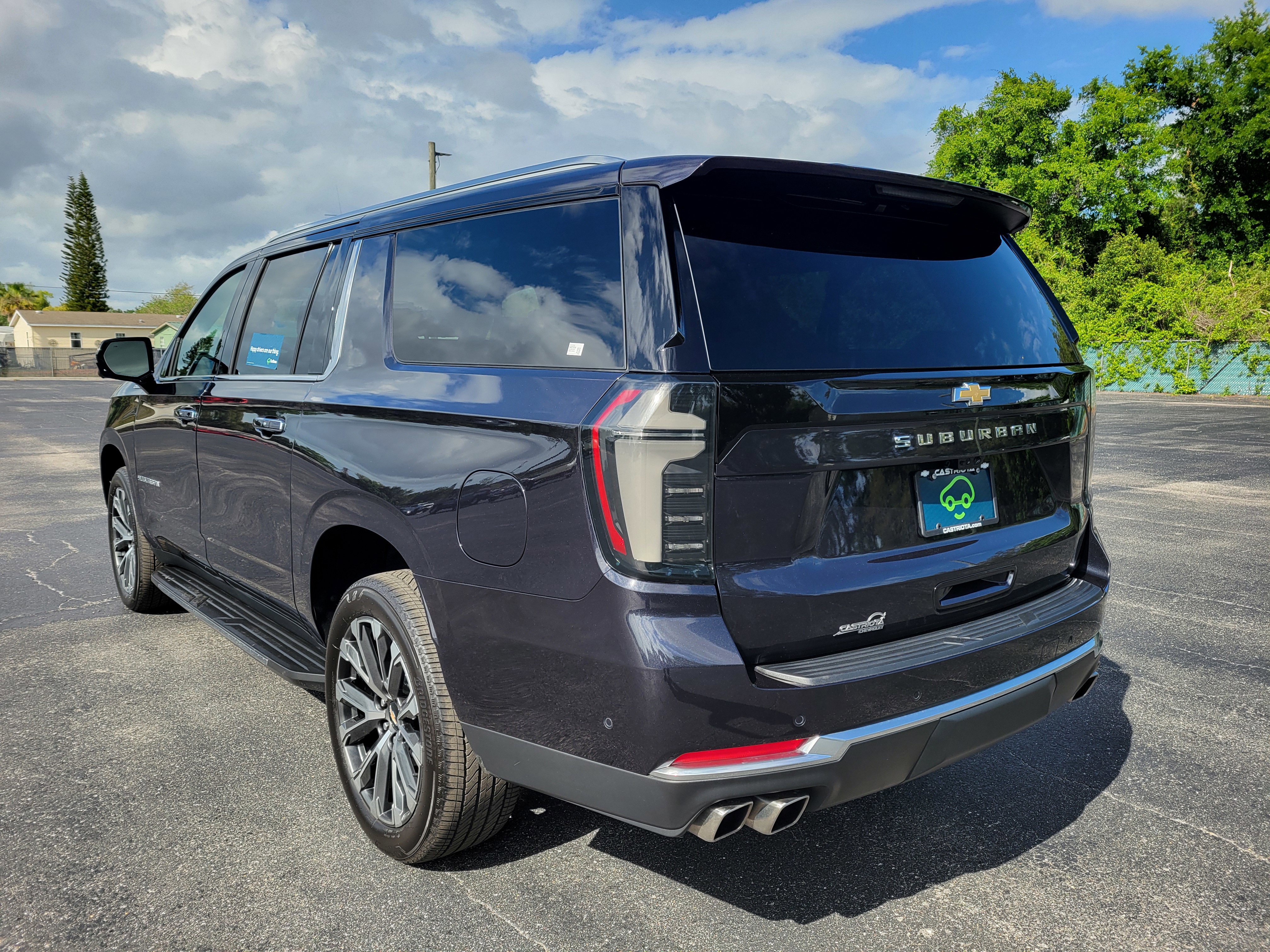 Certified 2025 Chevrolet Suburban High Country image 11