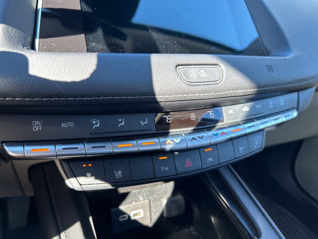 Used 2021 Cadillac XT4 Premium Luxury AWD/4WD image 14
