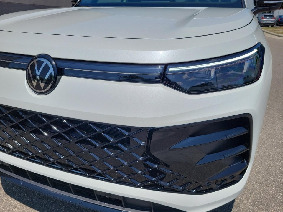 New 2026 Volkswagen Tiguan SE R-Line FWD image 26