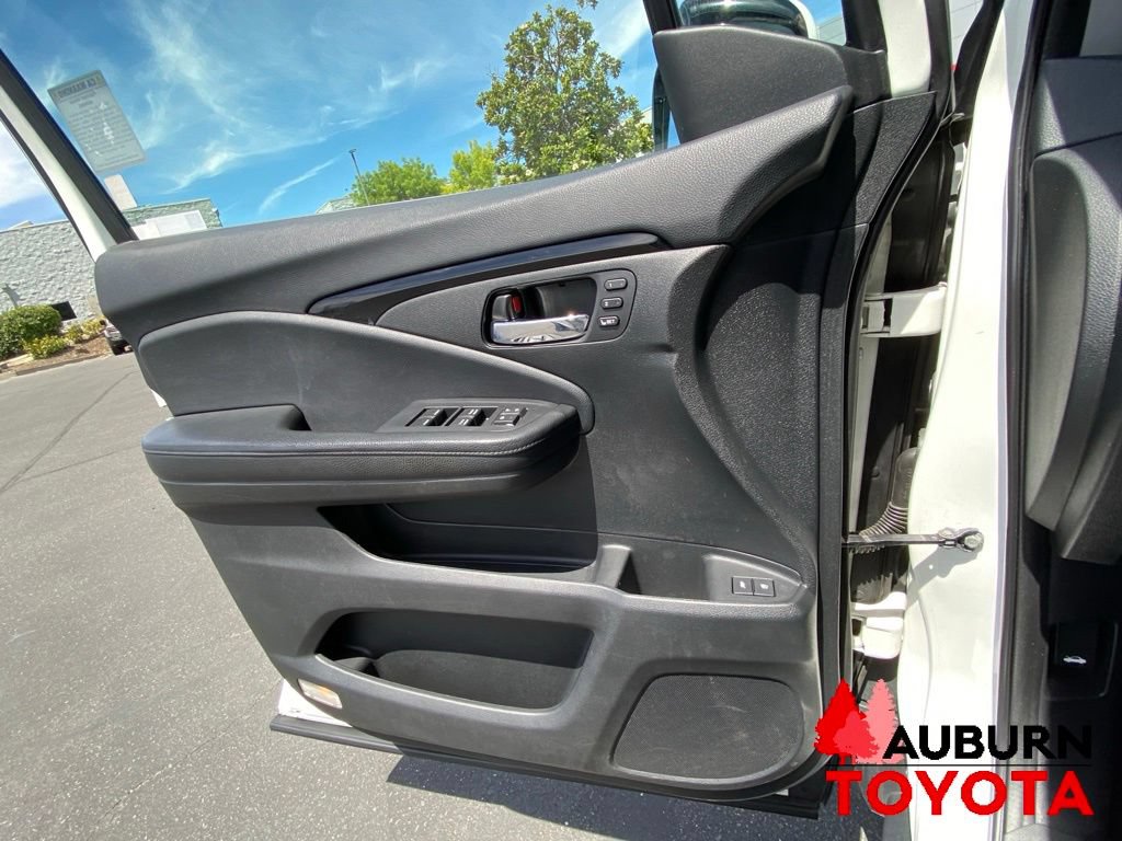 Used 2018 Honda Pilot Touring image 36