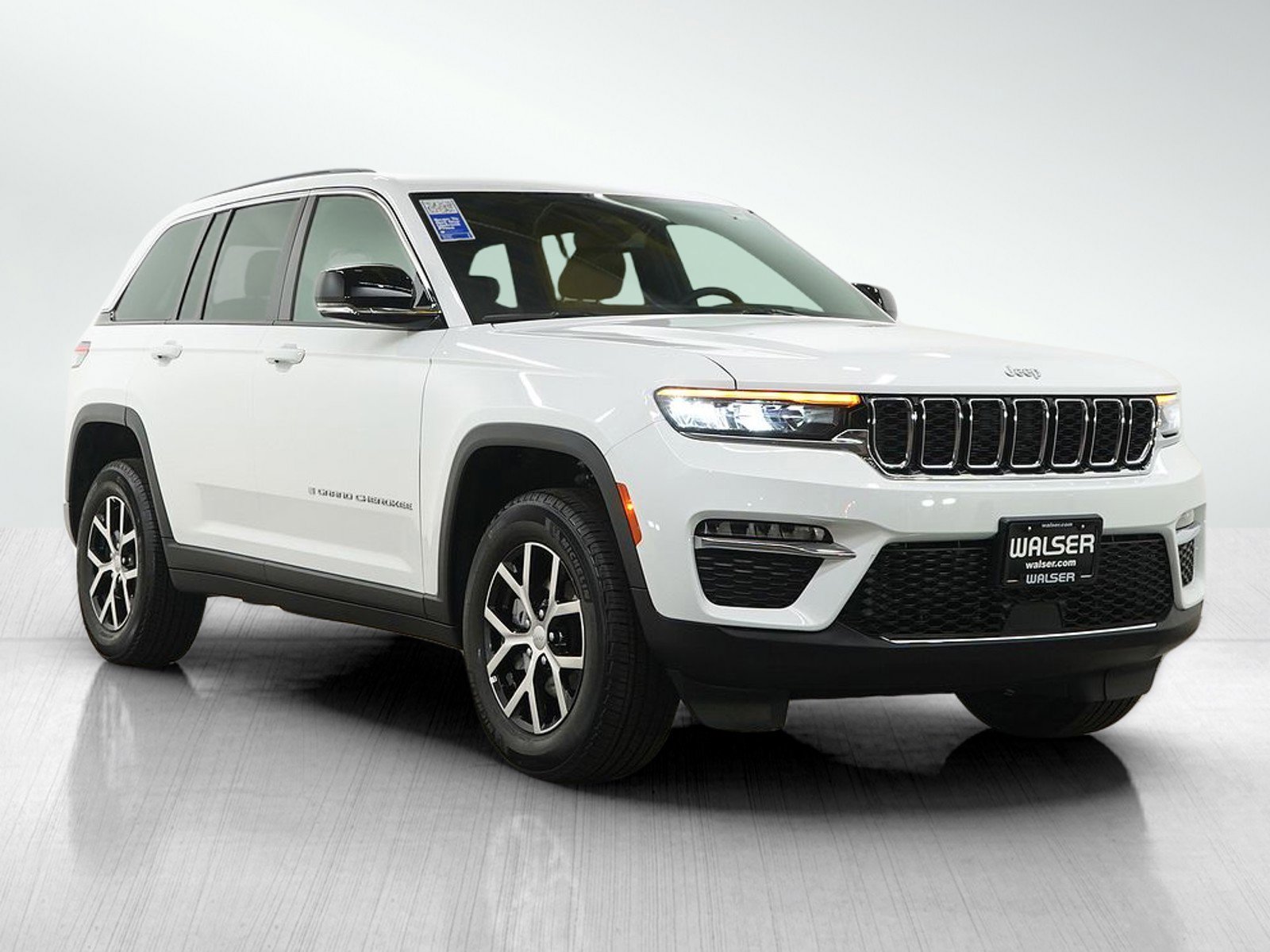 Used 2024 Jeep Grand Cherokee Limited AWD/4WD image 7