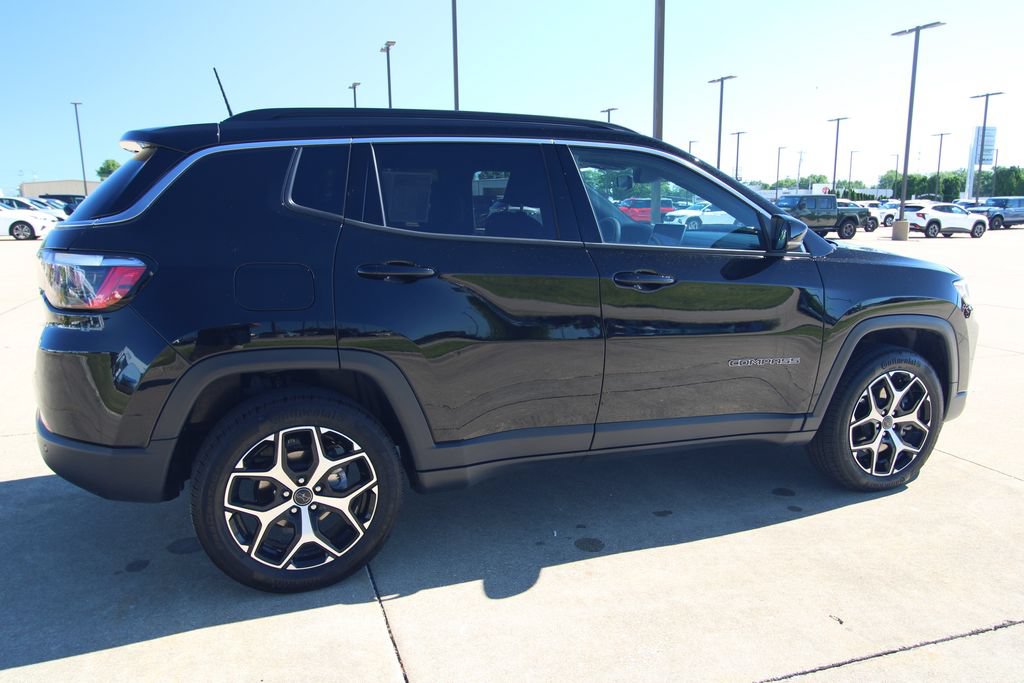 Used 2025 Jeep Compass Limited AWD/4WD image 5