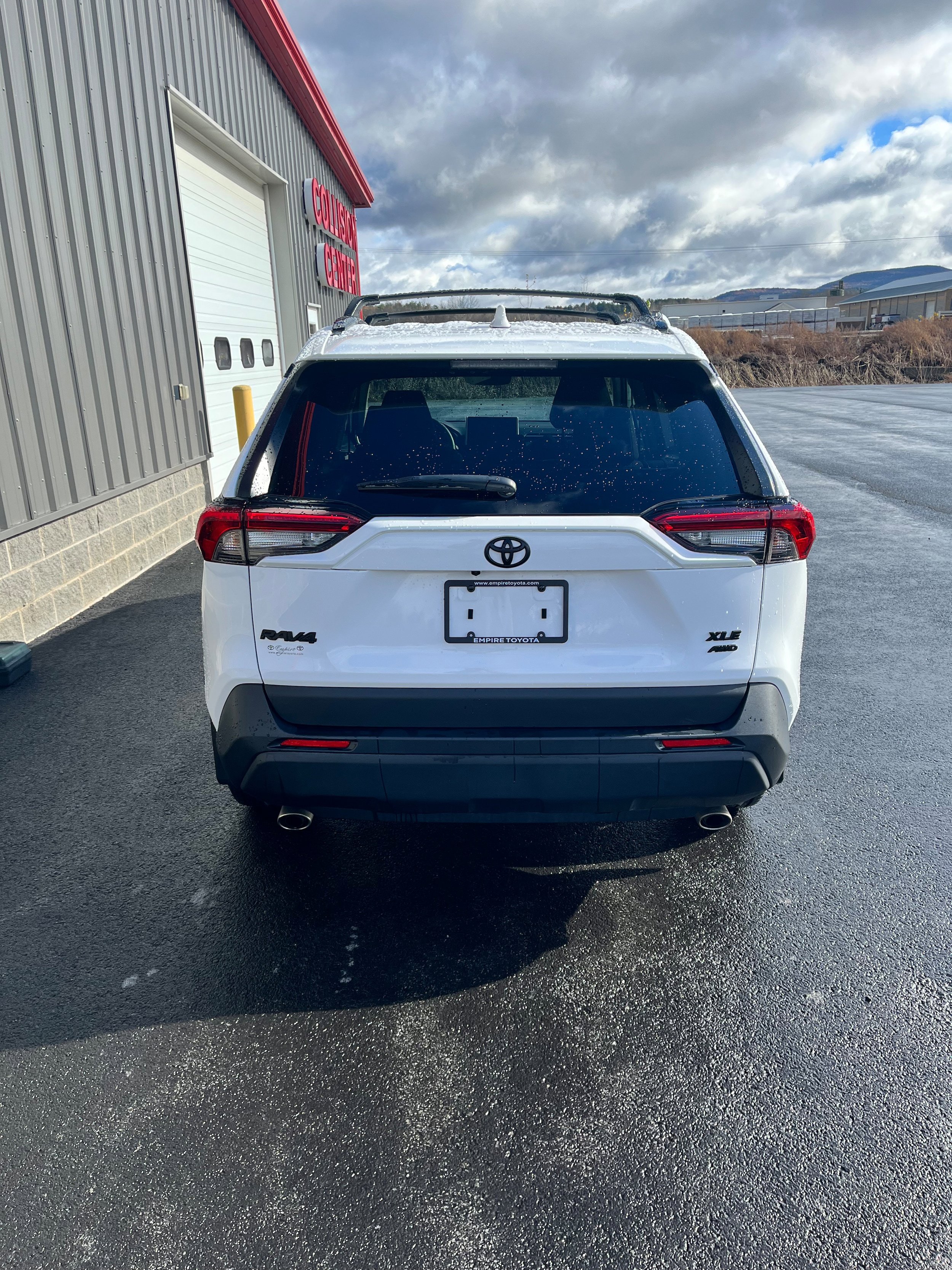 Used 2023 Toyota RAV4 XLE w/ Convenience Package AWD/4WD image 4