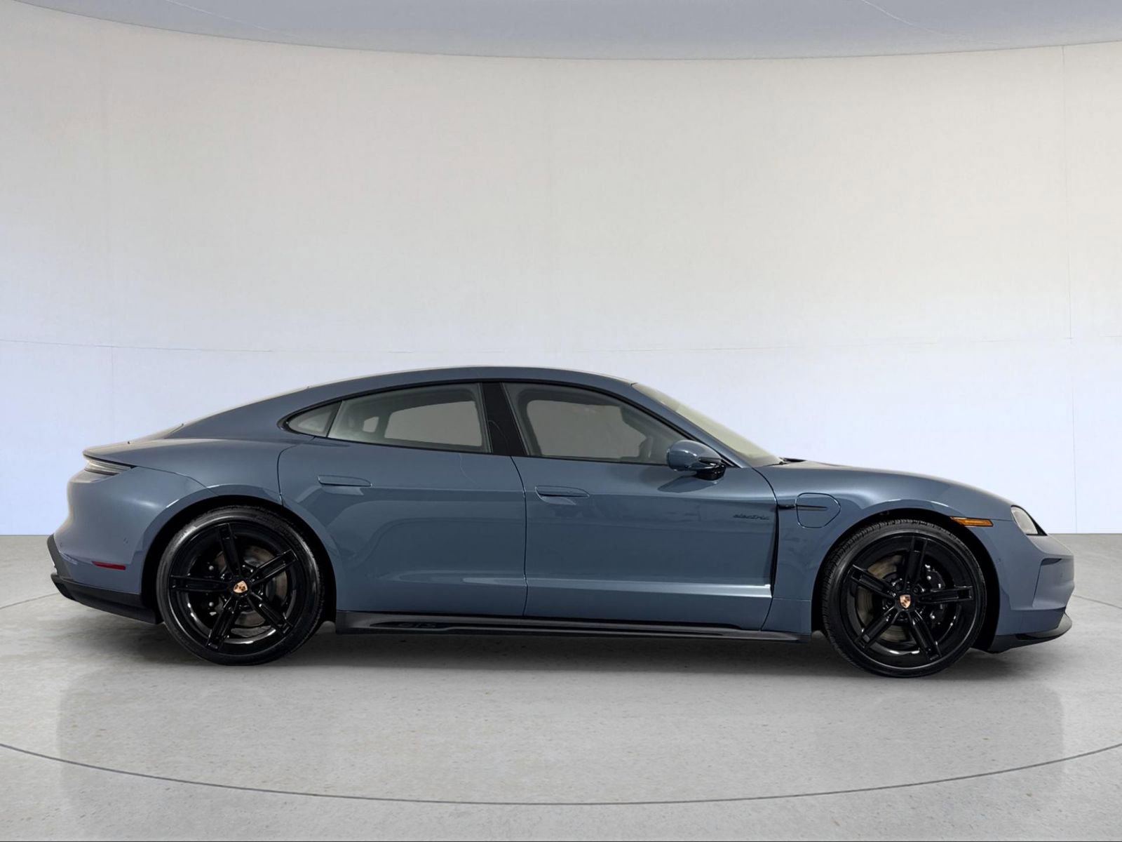 New 2026 Porsche Taycan GTS image 9