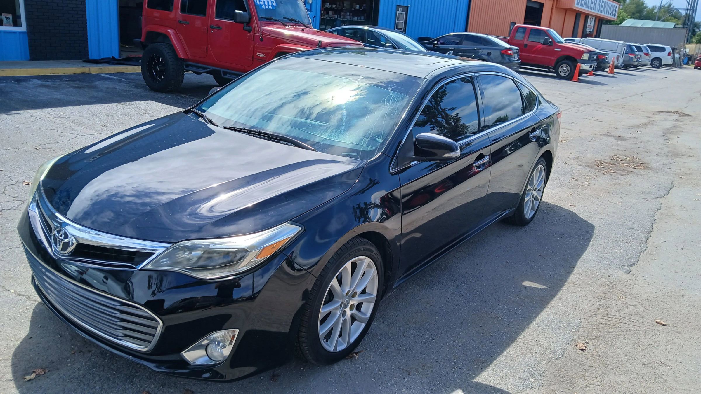 Used 2014 Toyota Avalon Limited image 2