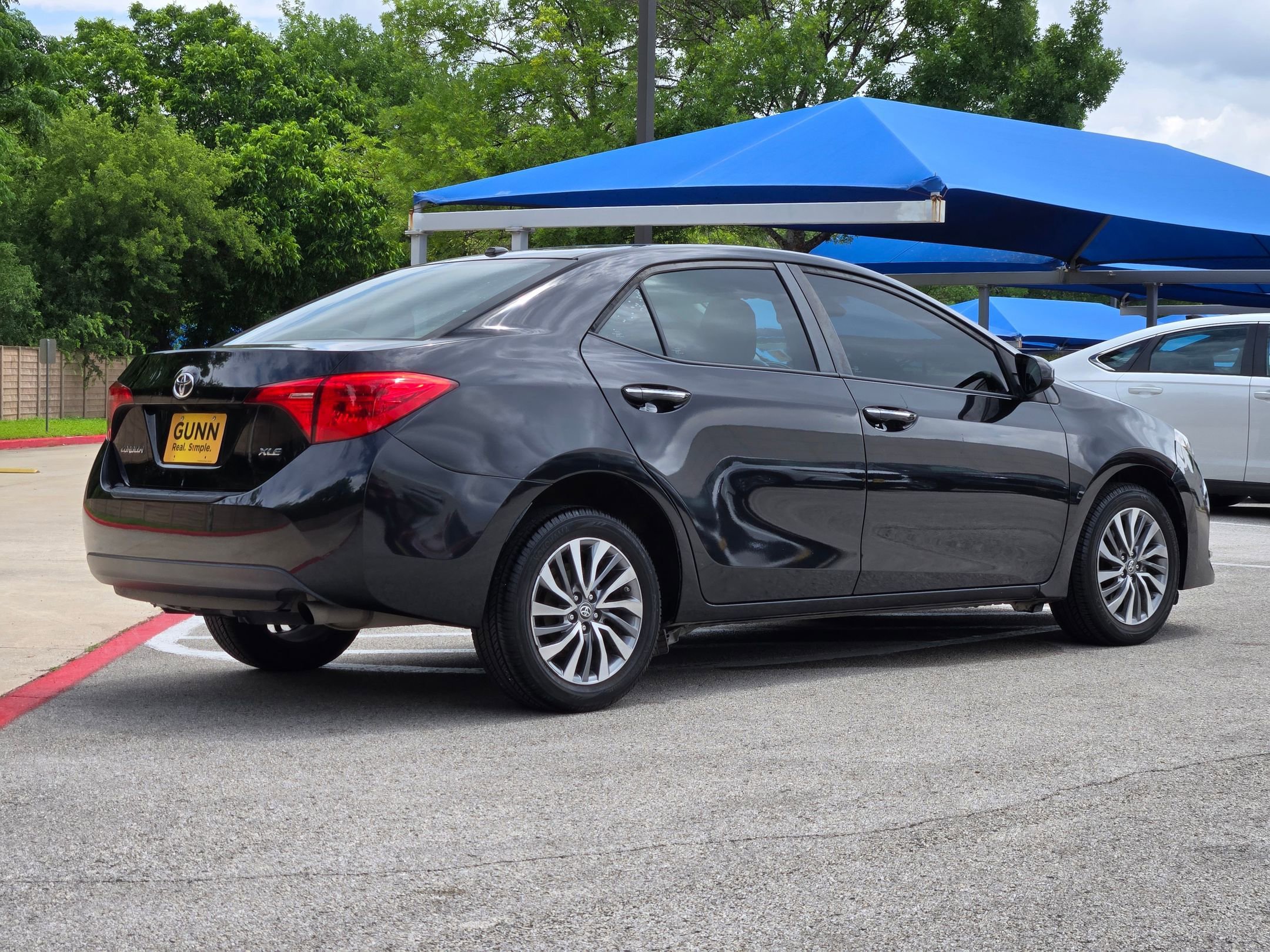 Used 2019 Toyota Corolla XLE FWD image 3