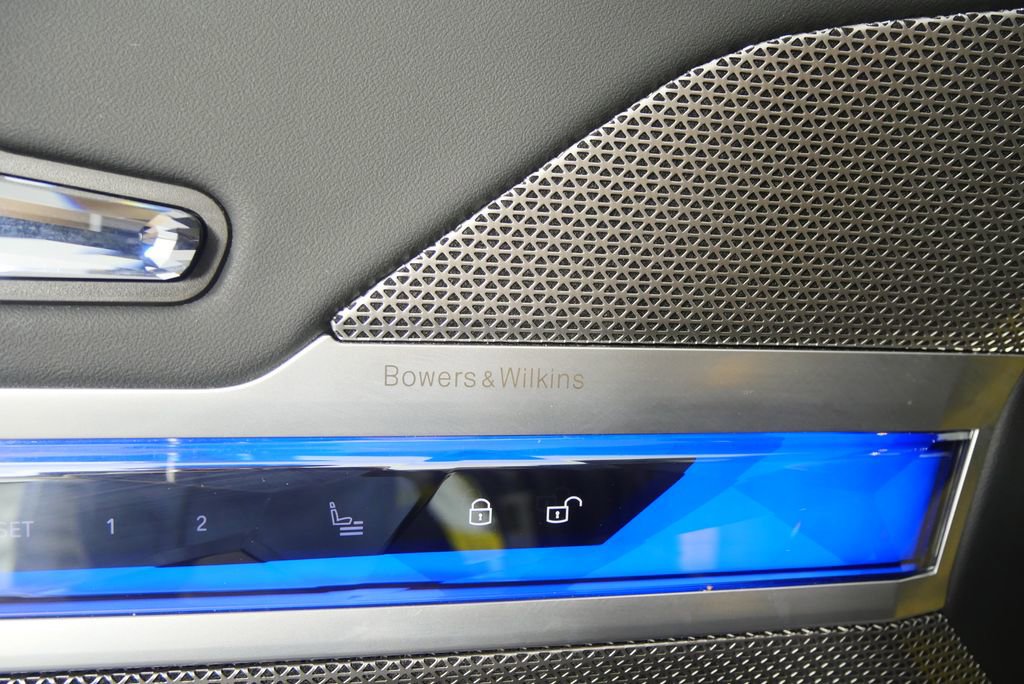 Certified 2023 BMW 740i w/ Parking Assistance Package image 9