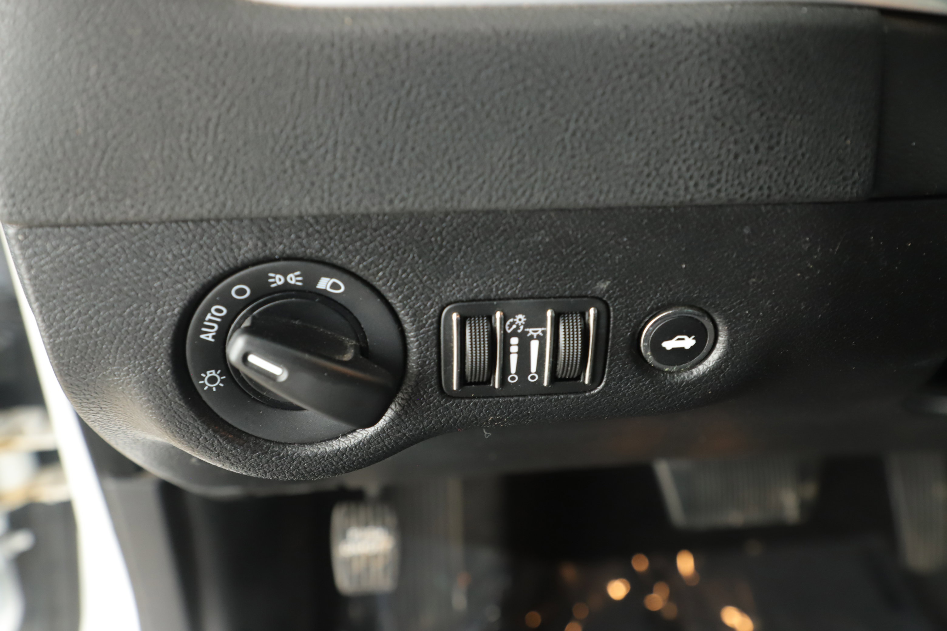 Used 2020 Dodge Charger SXT image 11